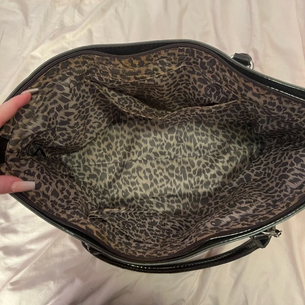 GUESS Tote - Picture 3 of 10